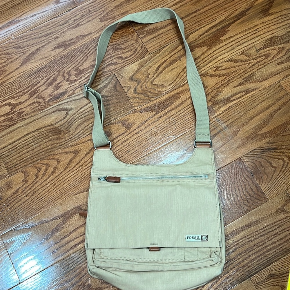 Fossil Messenger Bag travel like new